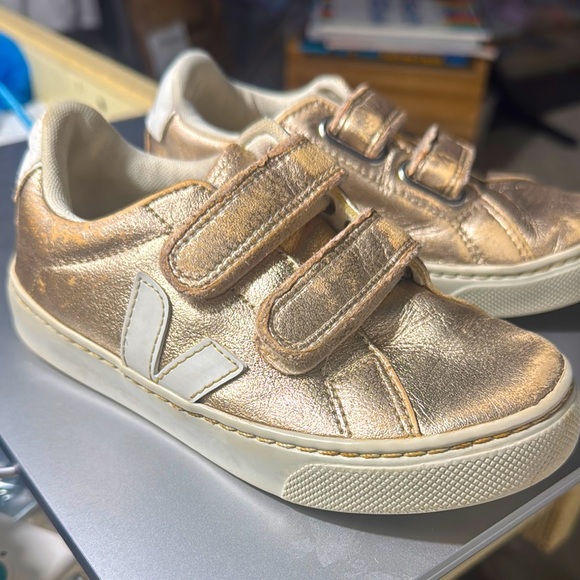 Veja Kids Sneakers in Gold and White - Picture 1 of 12